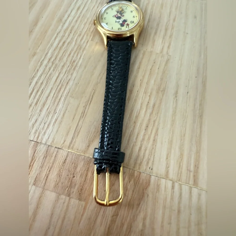 Vintage Lorus Disney Minnie Mouse classic dress watch NEW BATTERY